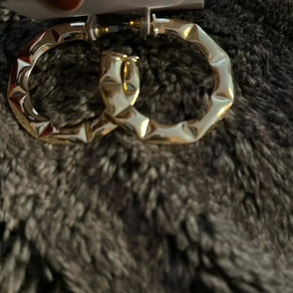 18k Gold Tone C shaped Needle Hollow Hoop Earrings - Picture 7 of 10